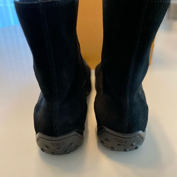 Tod’s Quinn Guiana Beatles Suede Ankle Boots Black - Picture 3 of 6